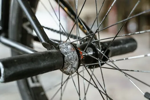 should the taper bush and hub taper be oiled or assembled dry? - What Gets Oiled and What Stays Bone Dry