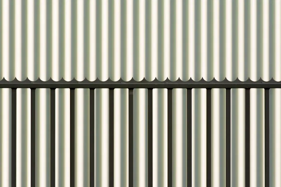 Termination bar and counterflashing: parapet upstand detail that stops leaks