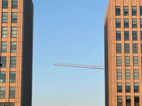 tower crane free-standing height vs tied-in height specification - Decision Matrix: Free-Standing, Tied-In, or Internal Climbing