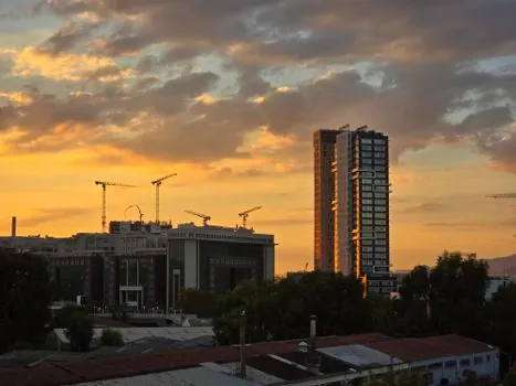 is a tower crane the same as a construction hoist or elevator? - Real Use Cases on a High-Rise Schedule