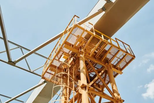 underdeck suspended platform rail clamp load rating - Inspection, derating, and common failure modes
