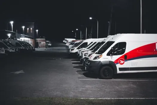 VDA 5050 interface standard for AGV fleet communication - Comparison with single-vendor fleet managers (ANT server style)