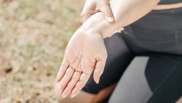 when should long tendons be stressed from both ends? - Decision Criteria in One Place