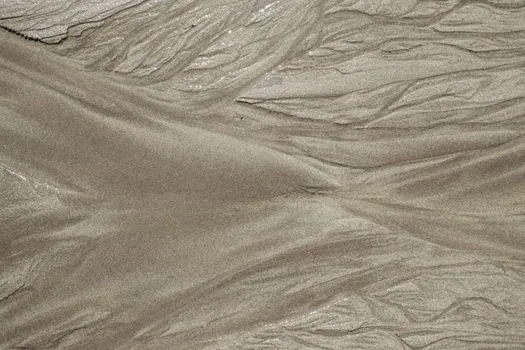 why do aluminum sand molds use finer sand than steel molds? - Permeability, Burn-In, and Grain Geometry
