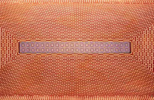 why should suspended ceiling border tiles be at least half a tile wide? - Edge Profile and Grid Compatibility Caveats