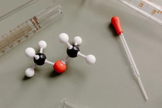 why does epoxy adhesive manufacturing require separate resin and hardener production lines? - Limits of the Split: Where It Stops Working