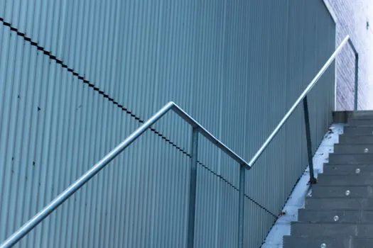 why are HDPE ducts replacing corrugated steel ducts for bonded tendons? - Limits, Open Questions, and Trackable Signals