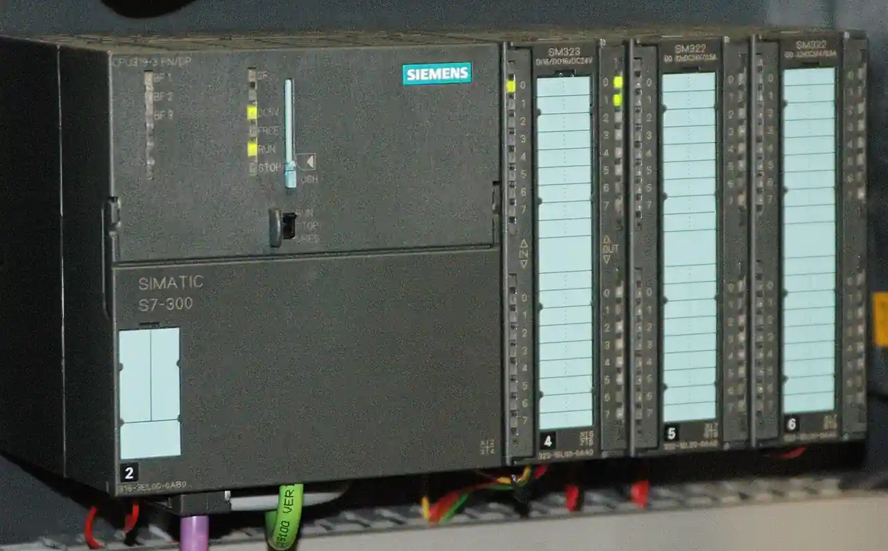 Siemens SIMATIC S7-300 programmable logic controller with CPU 315-2 PN/DP and digital I/O modules on a rail