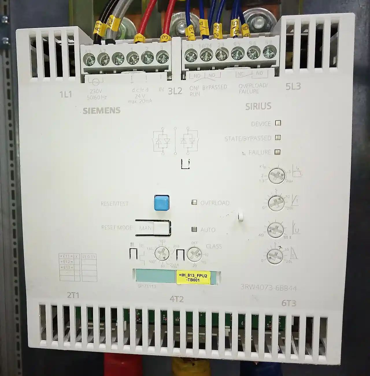 Siemens SIRIUS 3RW solid-state soft starter installed in a panel, showing the back-to-back thyristor symbol, three-phase line and load terminals, ON/BYPASSED indicators, overload protection LEDs and current-limit and ramp-time adjustment dials