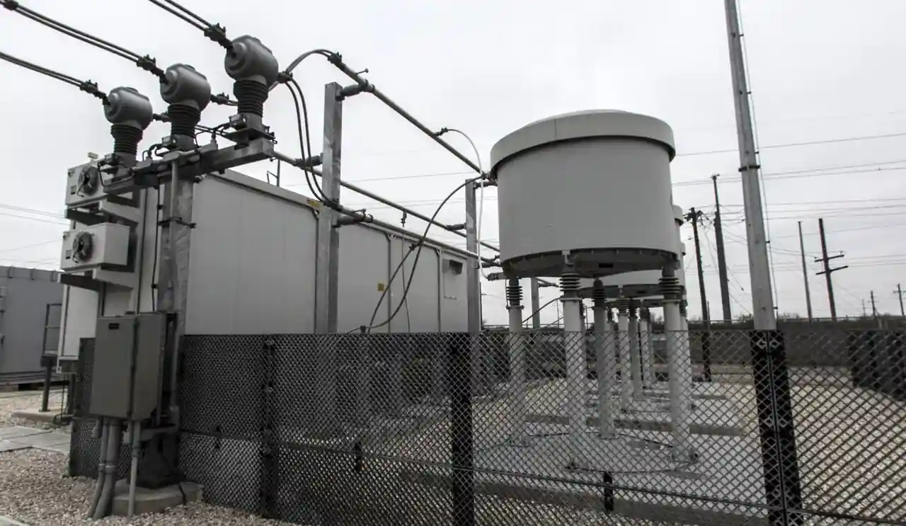 Grid-scale STATCOM, the utility-scale form of a static VAR generator: converter enclosure with high-voltage bushings and reactors on post insulators
